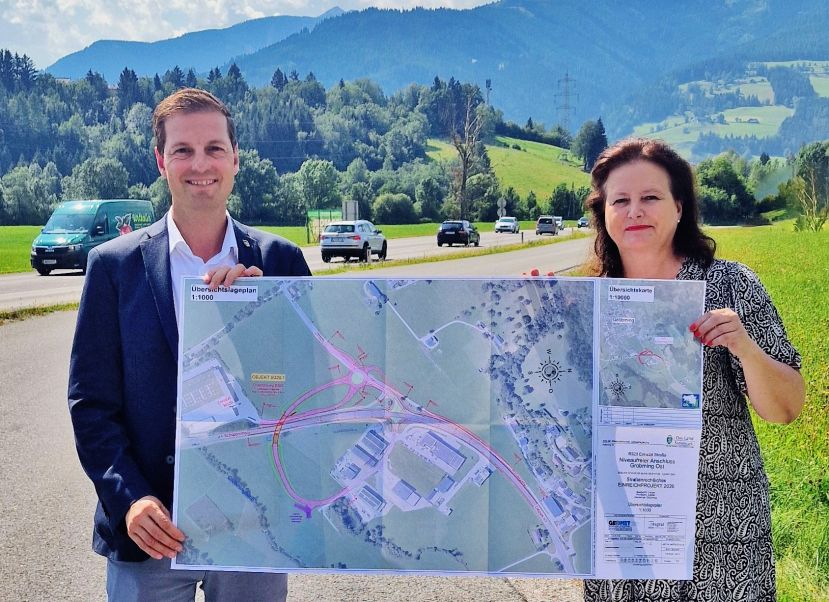 Bürgermeister Thomas Reingruber mit Verkehrslandesrätin Claudia Holzer