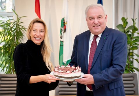 Schützenhöfer gratuliert Bogner-Strauß zum Geburtstag