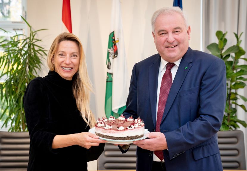 Schützenhöfer gratuliert Bogner-Strauß zum Geburtstag