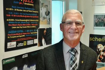 Altpfarrer Josef Schmidt bei Radio Freequenns
