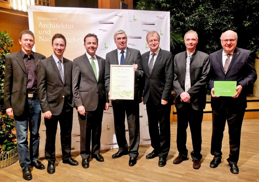 v.l.n.r. : Ing. Robert Uitz, Dir. Mag. Alexander Daum, Umweltminister Niki Berlakovich, Dir. Ing. Wolfram Sacherer, Dir. Alois Oberegger , Architekt Markus Pernthaler und Erich Ploderer