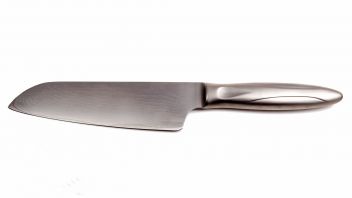 Frau mit Messer attackiert und verletzt