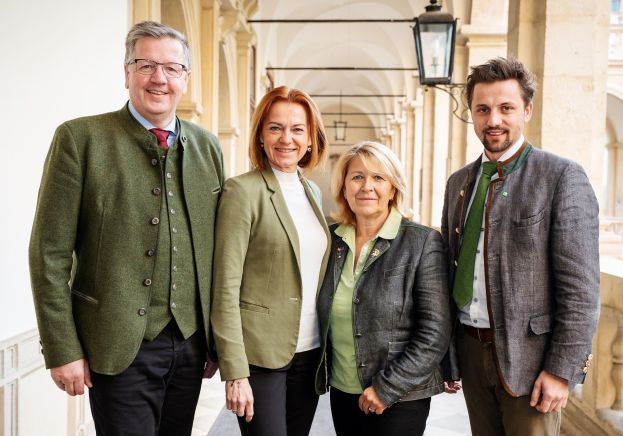 LK-Präsident Andreas Steinegger, Landesobfrau LR Simone Schmiedtbauer, Theresia Heil und Direktor Bernd Brodtrager