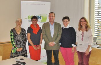 MMag.a Dr.in Verena Leutgeb, Projektleitung GO-ON Suizidprävention Steiermark Doris Landl-Tornow, MSc, Regionalleitung Psychosoziales Netzwerk Liezen Hofrat Mag. Dr. Josef Dick, Bezirkshauptmann Liezen Mag.a Rosemarie Mayerdorfer, Leitung GO-ON Regionalteam Liezen-Ost Mag.a Christina Dimitra Michou, GO-ON Regionalteam Liezen-Ost