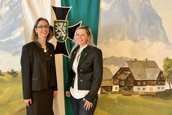 "Frauen-Power" - neue Obmann-Stellvertreterin Claudia Ertlschweiger und Kassierin Petra Wippel