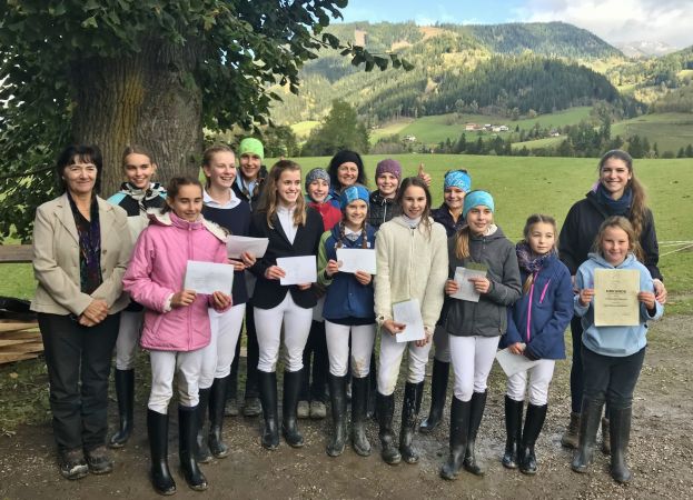 Große Hufeisen und Reiterpässe