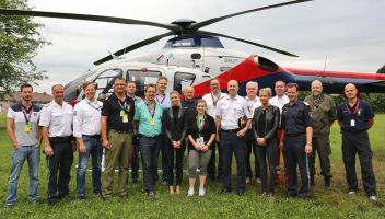 Gemeinsames Gruppenfoto aller Behörden und Einsatzorganisationen