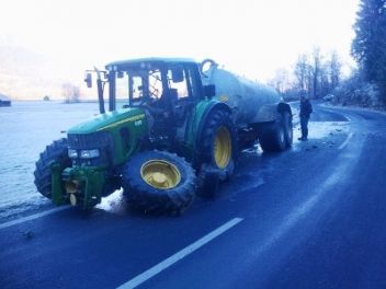 Verkehrsunfall mit Traktor