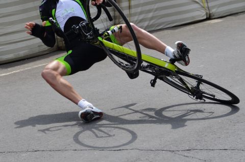 Radfahrer stieß gegen Pkw