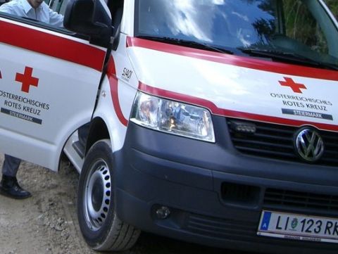 Fußgänger von PKW erfasst und verletzt