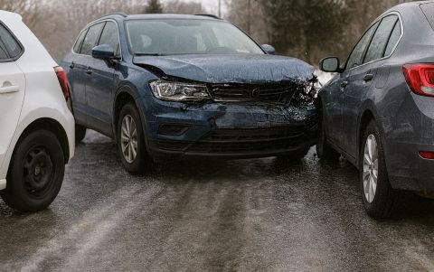 Eisglätte führt zu Dreifach-Crash