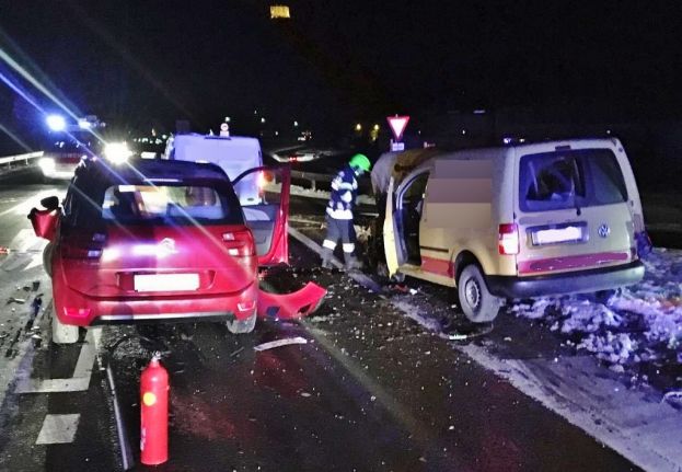 Verkehrsunfall mit drei Fahrzeugen