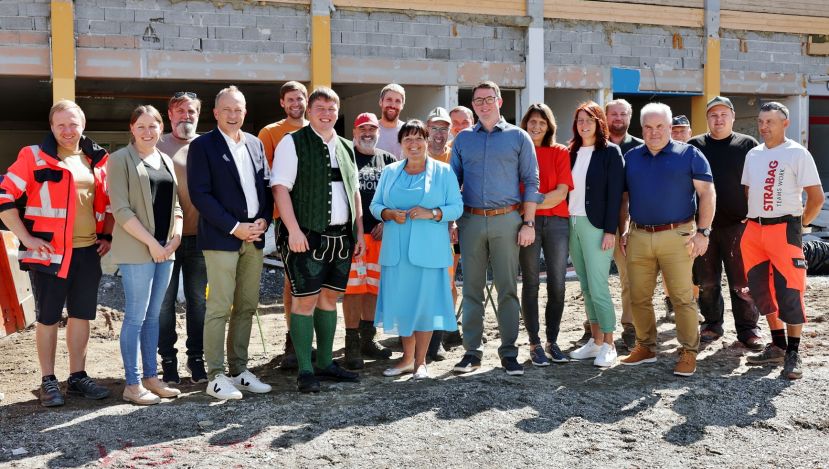 Besichtigung beim Kindergarten-Projekt