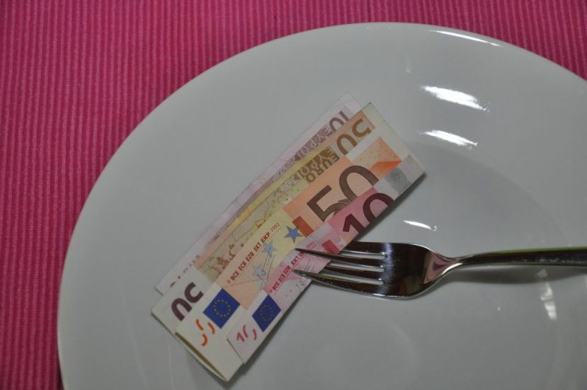 mit Gabel Bargeld "gefischt"