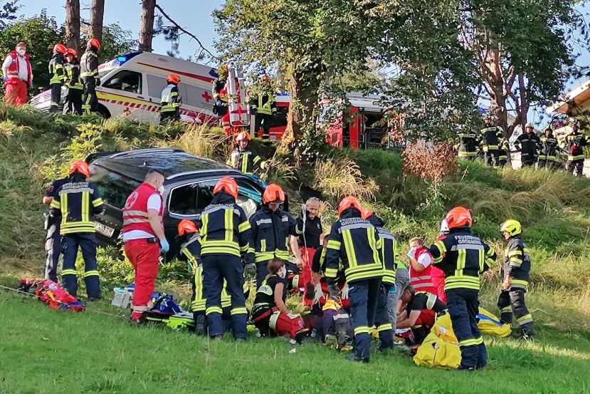 Zwei Schwerverletzte auf der B-320