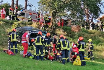Zwei Schwerverletzte auf der B-320