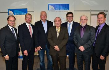 vlnr.: LBG Österreich–Geschäftsführer WP/StB Mag. Heinz Harb, Sparkassen-Direktor Heinz Walcher, Bürgermeister der Stadt Liezen Mag. Rudolf Hakel, WK-Regionalstellenleiter Helmut Blaser, von LBG Liezen Prok. StB/UB Ing. Norbert Zefferer und Prok. StB Mag. Wilhelm Gohay, LK-Präsident ÖkR. Ing. Franz Titschenbacher.