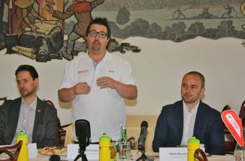 Professor Wolfgang Lechner, Organisationleiter Kinder Rad Cup Benedikt Oswald und Geschäftsführer Kaiserau Mario Brandmüller