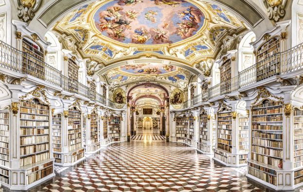 Ein Tempel des Wissens berührt die Welt
