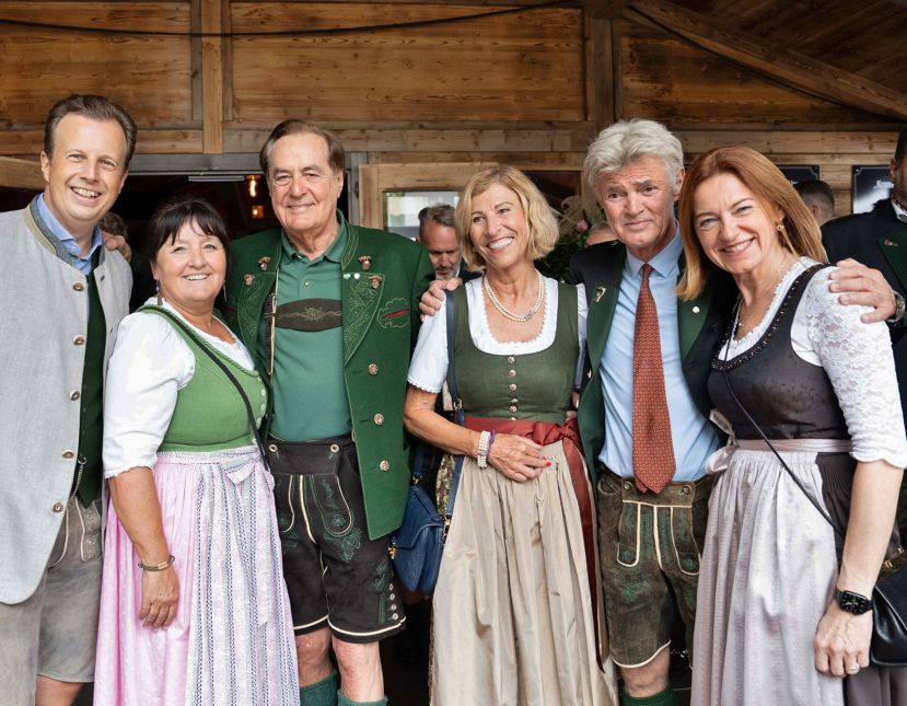 LR Karlheinz Kornhäusl, LH-Stv. Manuela Khom, Honorarkonsul Rudi Roth, Eiskönig Charly Temmel mit Gattin (recht), LR Simone Schmiedtbauer