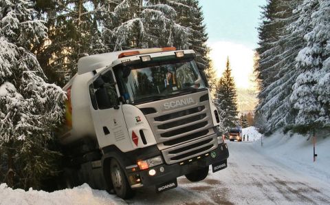 Pellettransporter auf Planaistrasse verunglückt