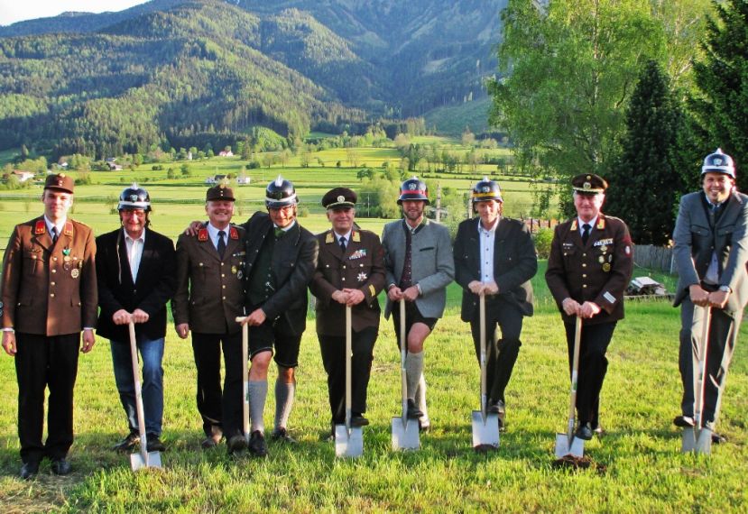 Spatenstich für das neuen Rüsthaus