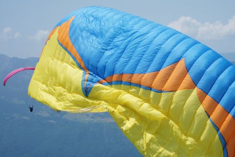 Paragleiter bei Landung schwer verletzt