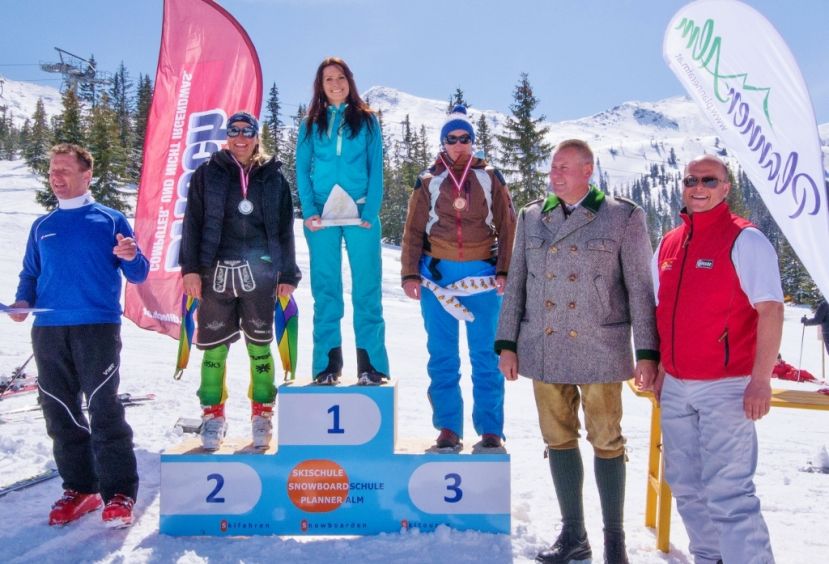 v.l.n.r.: "Reinhold Mayer (Bruder von Matthias "Hias" Mayer), Elisabeth Rottensteiner (Union Öbalrn), Silvia Ranner (Öblarn, Lebensgefährtin von Klaus Kröll), Monika Seebacher (SC Dachstein Obb.), LAbg. Bgm. Karl Lackner, Christian Hessenberger (Obmann Skiclub Donnersbach)