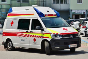 Fußgängerin schwer verletzt