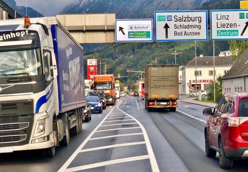 Die B 320 ist dem Verkehrsaufkommen nicht mehr gewachsen. Die ÖVP fordert die Umsetzung der im Regionalmanagement beschlossenen Maßnahmen.