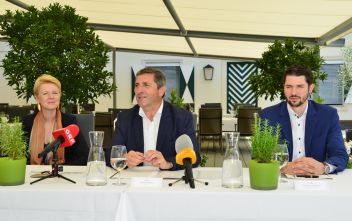 Ines Wohlmuther-Maier, Georg Imlauer und Thomas Imlauer bei der Pressekonferenz
