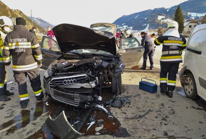 Verkehrsunfall mit 3 verletzten Personen