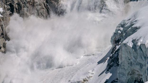 Vier Alpinisten von Lawine mitgerissen