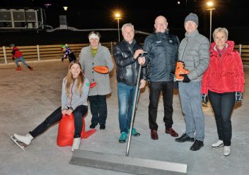 • Evelin, Susi Szalay, Werner Krammel, Bgm DI Hermann Trinker, Erlebnisbad GF Mag. Fred Schlögl mit seiner Frau Gerlinde