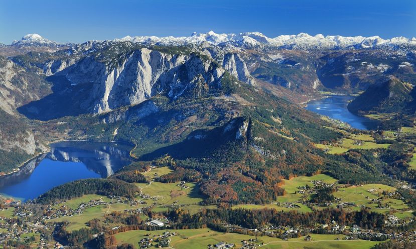 Die Ursprünglichkeit und Ästhetik des Toten Gebirges erschließt sich dem Betrachter ganzheitlich erst aus der Luft. Das Ausseerland ist eine der faszinierendsten Landschaften Österreichs und war deshalb schon vor hundert Jahren Anziehungspunkt für erholungssuchende Gäste.