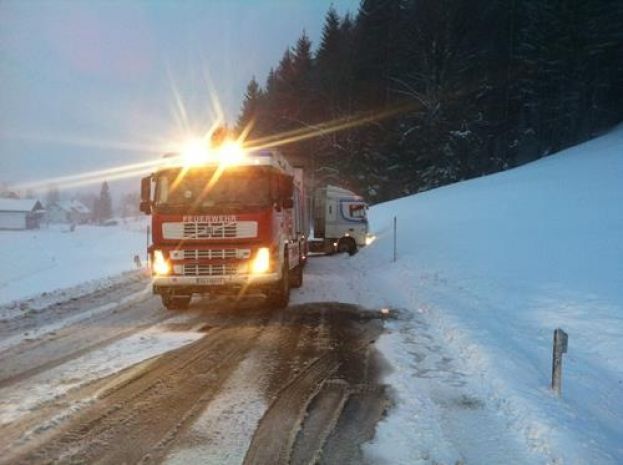 LKW-Bergung auf der B145