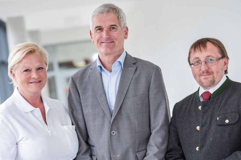 Die aktuelle kollegiale Führung der Klinik Diakonissen Schladming: V.l.n.r.: DGKS Birgit Haunschmid MAS, Pflegedienstleiterin; Dr. Georg Fritsch MSc., Ärztlicher Leiter; Ing. Hannes Stickler, Verwaltungsleiter.