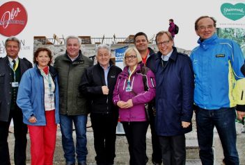 Bürgermeister Dir. Rainer Angerer (Ramsau), Landtagspräsidentin Mag. Ursula Lackner, LH-Stv. Hermann Schützenhöfer, LH Dr. Josef Pühringer, Landtagspräsidentin Gerda Weichsler-Hauer, Bürgermeister Egon Höll (Obertraun), Landesrat Dr. Christian Buchmann und Dir. Georg Bliem