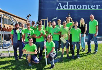 Ausbilder mit Ihren Lerhlingen Admont: Wo Admonter drauf ste
