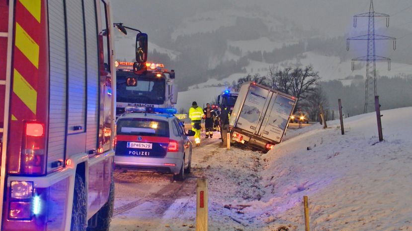 Feuerwehren vom Schneesturm gefordert