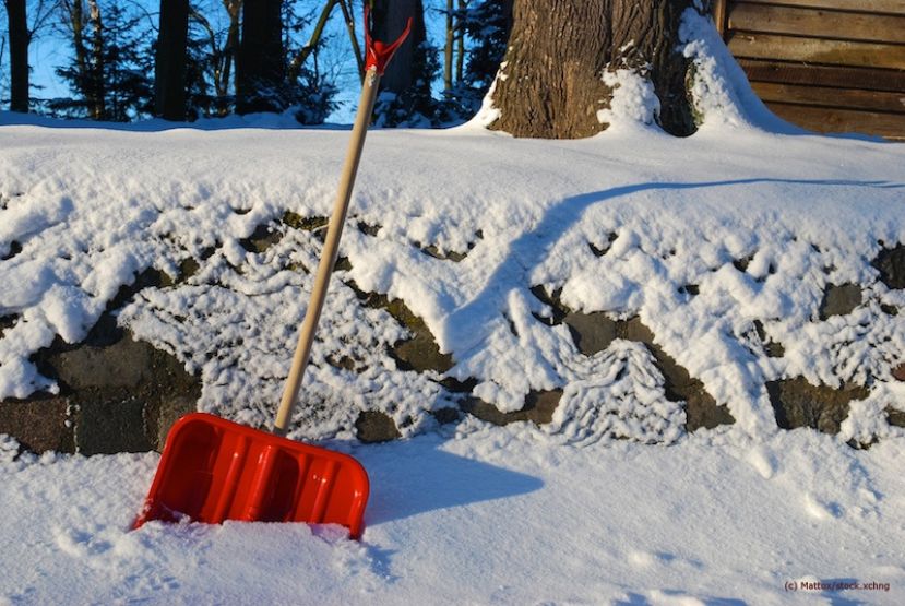 Ein guter Bürger schaufelt Schnee…