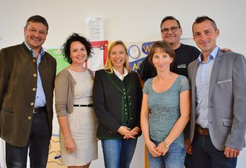 GR Harald Nachbagauer, GR Mag. Katrin Laubichler, Dr. Juliane Bogner-Strauß, Kindergarten-Leiterin Karoline Platzer, GR Josef Lautner und Admonts Vizebürgermeister Christian Haider