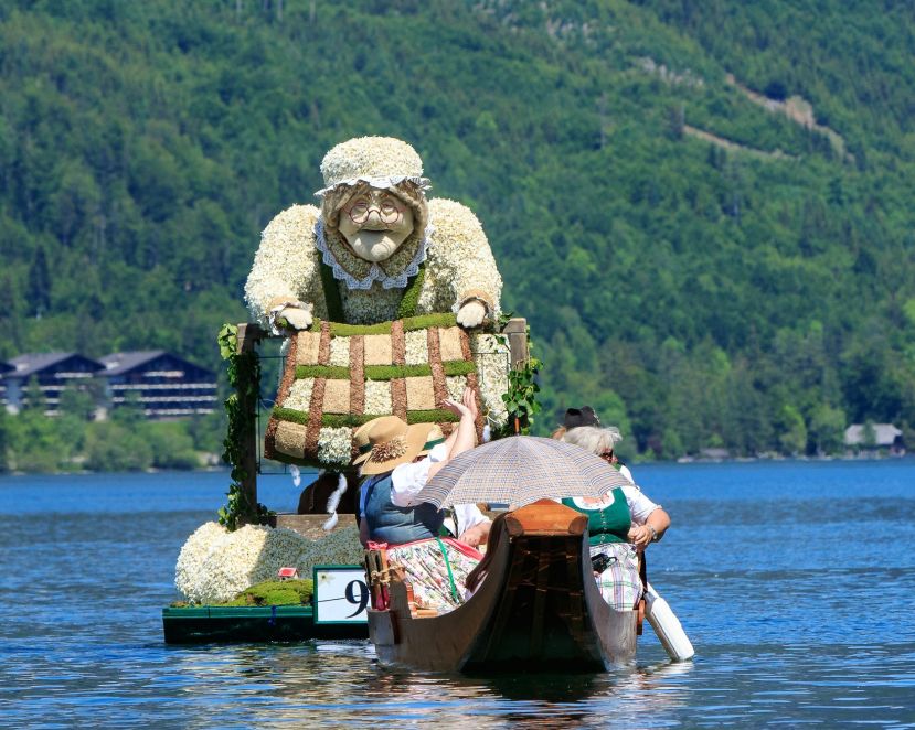 Eine winterliche Märchenfigur entschied beim 60. Narzissenfest den Bootskorso für sich. In der Stadt lag Frau Holle auf Platz zwei.