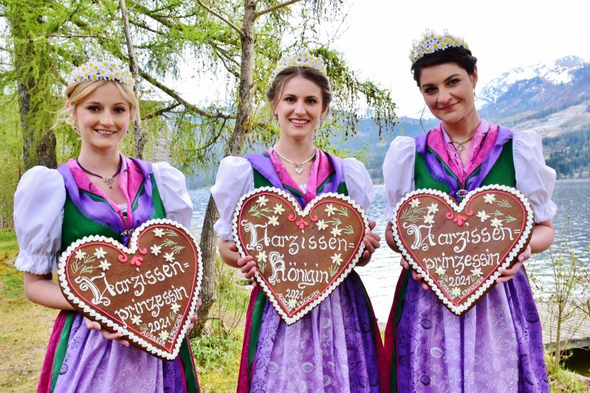 Die Narzissenhoheiten Prinzessin Katharina Raich, Königin Petra Ladreiter und Prinzessin Simone Wiesauer repräsentieren nun ein Jahr das Ausseerland-Salzkammergut.