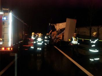 Auffahrunfall zwischen 2 LKW