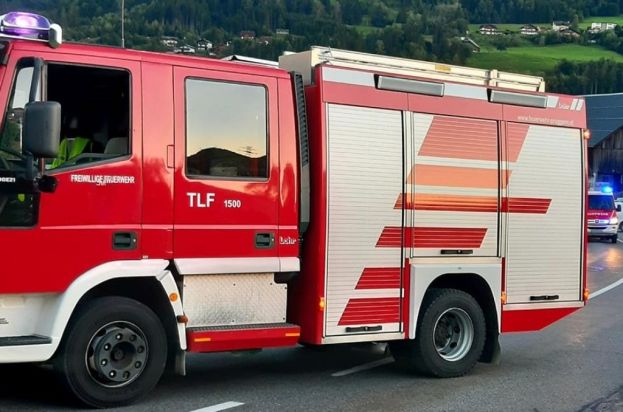 Motorrad prallte gegen Bus