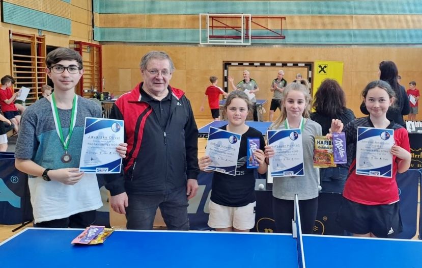 Oliver Javorsky, TT-Jugendtrainer Hans Huber, Valentina Dobnig, Hannah Hofbauer und Franziska Schwaiger-Remschmidt