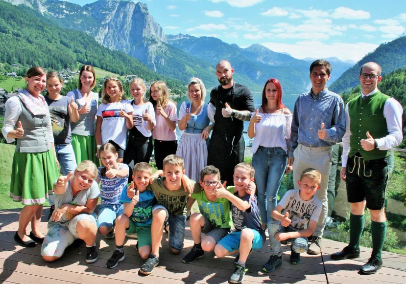 Im Rahmen der Berufskundeworkshops vom Verein BEN schnupperten die Schülerinnen und Schüler der Volksschulen in Altaussee und Grundlsee gemeinsam mit dem AMS Liezen und der Wirtschaftskammer hinein in die Welt der Tourismusberufe.