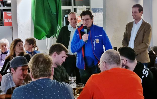 Obmann des Vereinsausschusses Ulrich Höring führte durch den Abend. Der Obmann des Eisschützenvereins Walter Hirz berichtete über das abgelaufene Vereinsjahr und Bürgermeister Thomas Reingruber berichtete über aktuelle Geschehnisse in der Gemeinde.