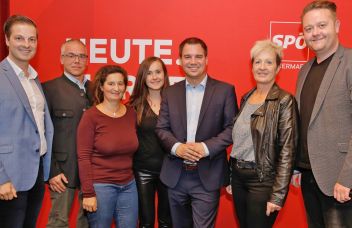 Bgm. Thomas Reingruber, GK Johannes Scheiblehner, VBgm,in Alexandra Rauch, LAbg. Mario Lindner, Landeshauptmann-Stv. Michael Schickhofer, Gemeindevorstandsmitglied Manuela Steer und Regionalvorsitzender Mario Lindner.